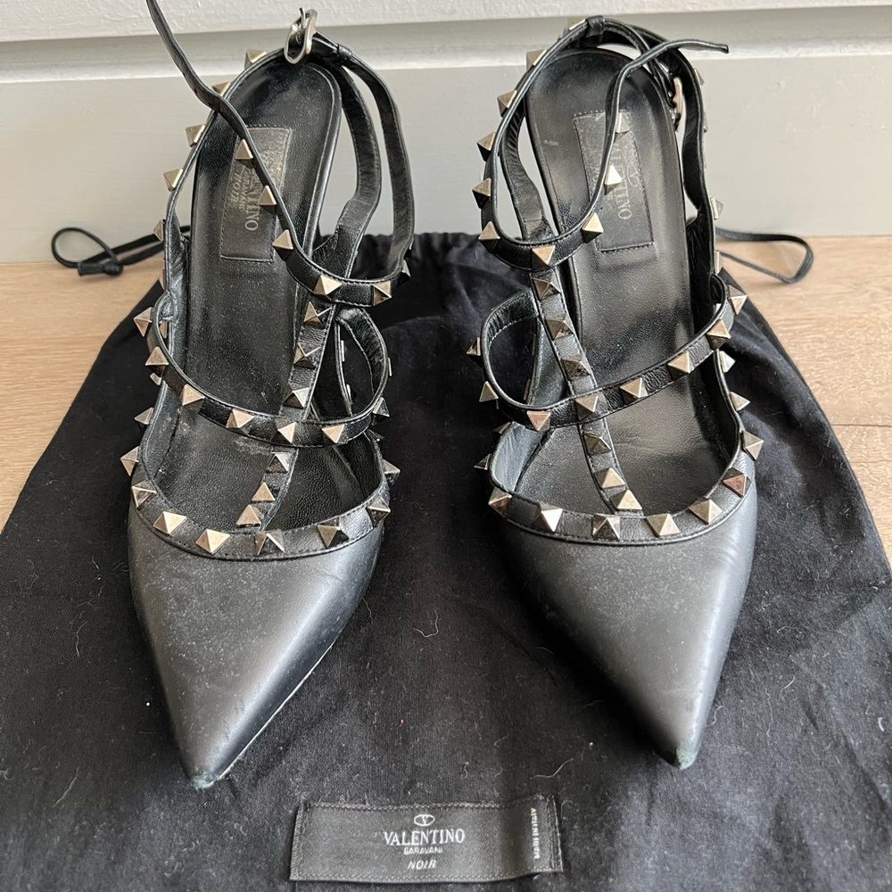 VALENTINO GARAVANI ROCKSTUD PUMPS